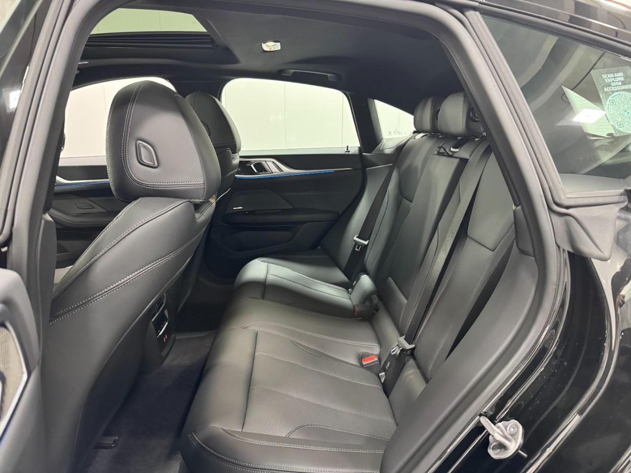 BMW i4 Vehicle Full-screen Gallery Image 8