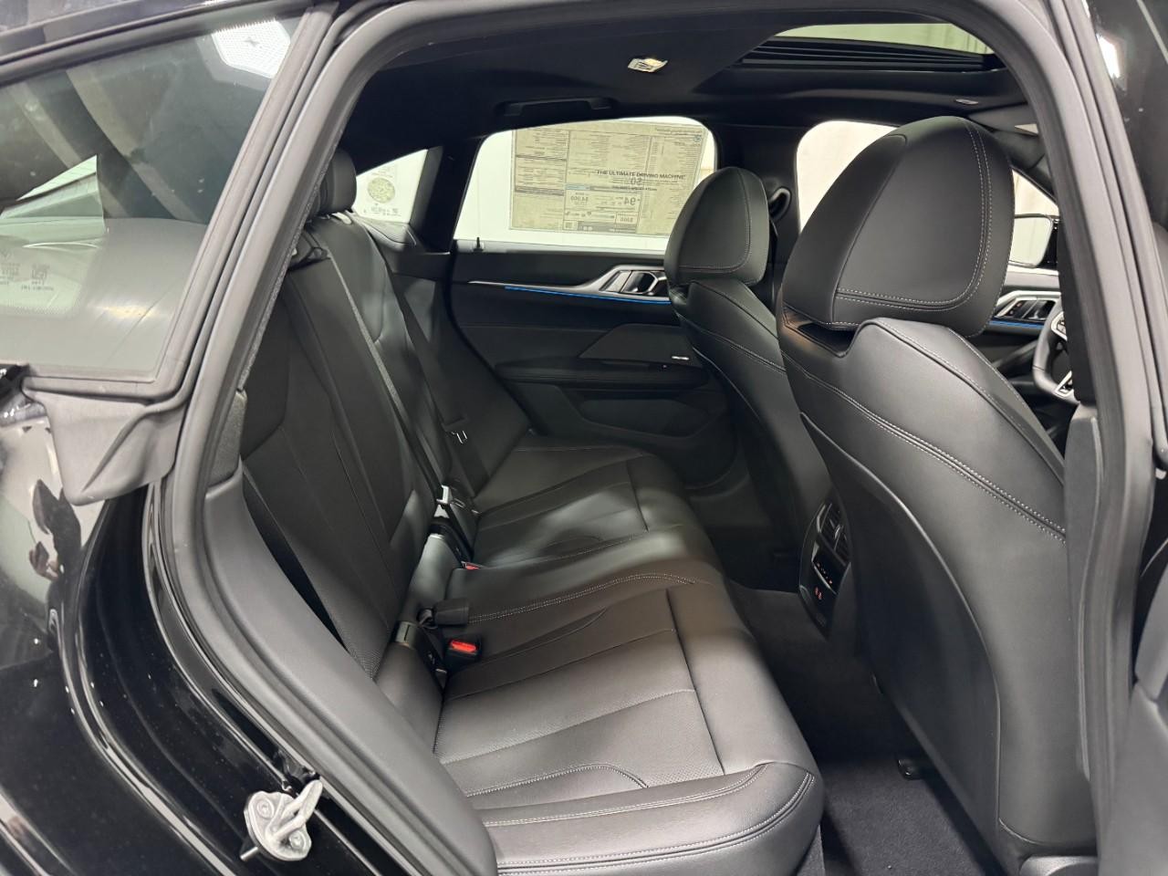 BMW i4 Vehicle Full-screen Gallery Image 10