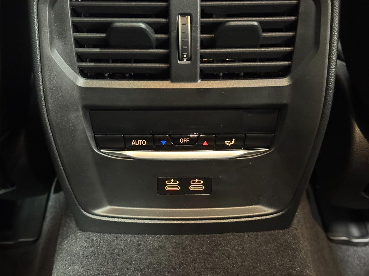 BMW i4 Vehicle Full-screen Gallery Image 11