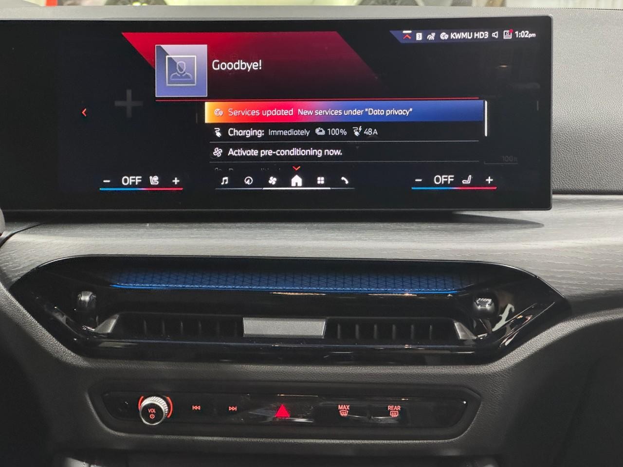 BMW i4 Vehicle Full-screen Gallery Image 15