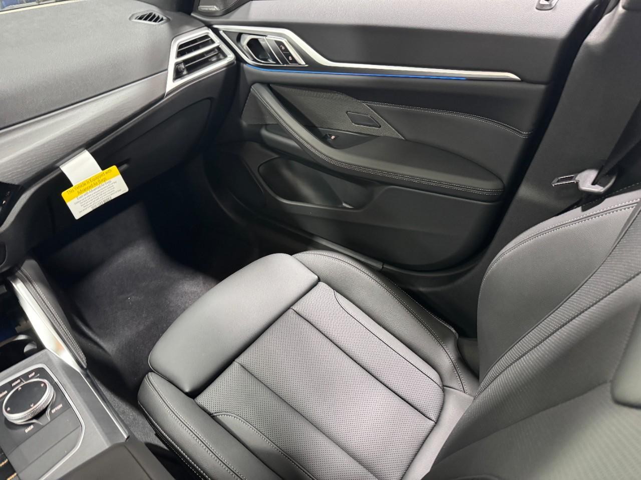 BMW i4 Vehicle Full-screen Gallery Image 17