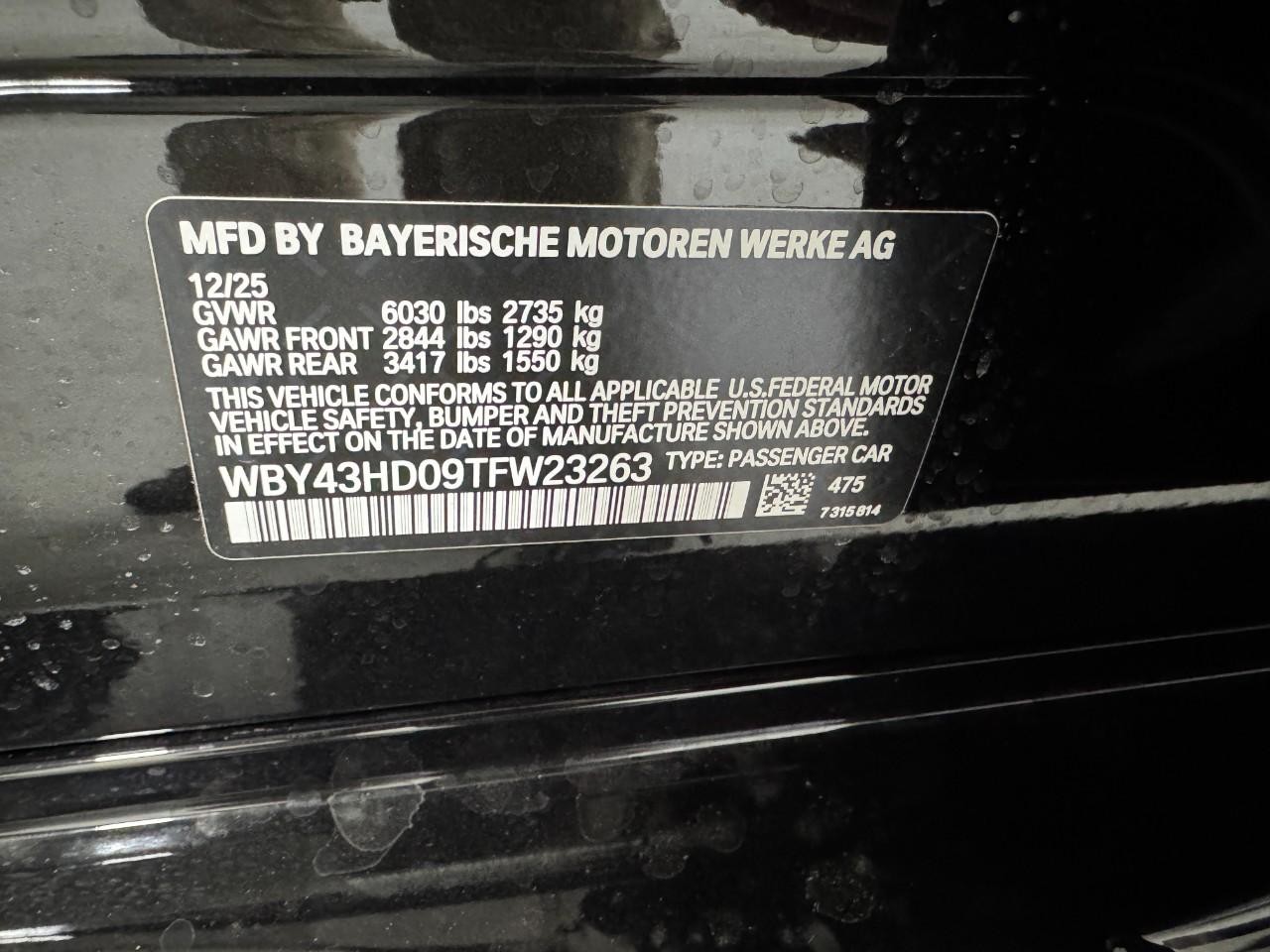 BMW i4 Vehicle Full-screen Gallery Image 36