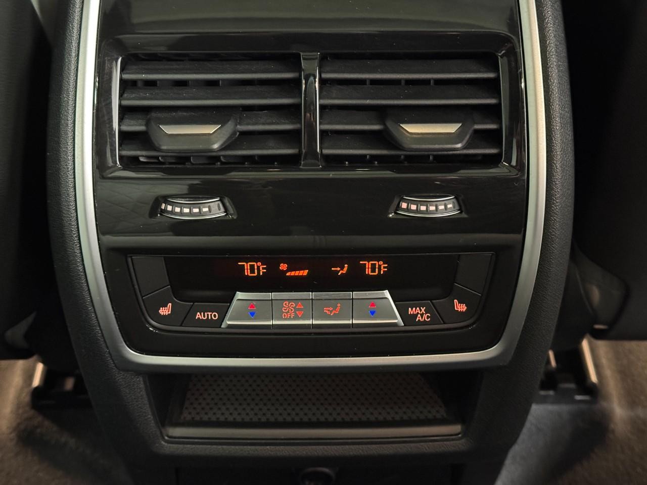 BMW X5 Vehicle Full-screen Gallery Image 11