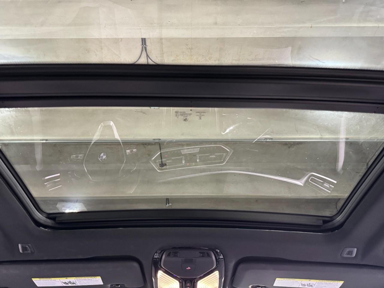 BMW X5 Vehicle Full-screen Gallery Image 12