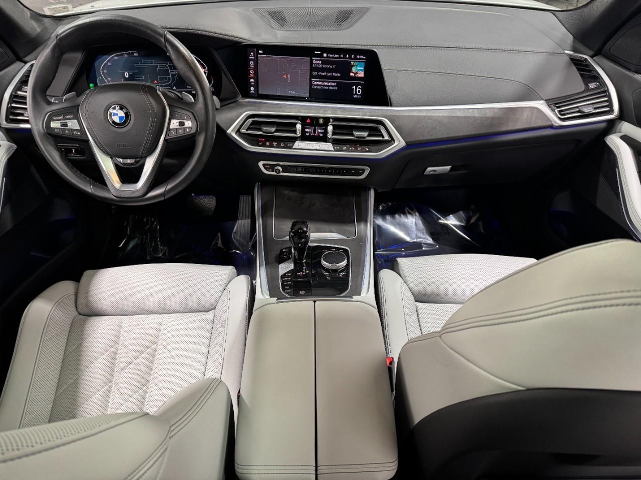 BMW X5 Vehicle Full-screen Gallery Image 13