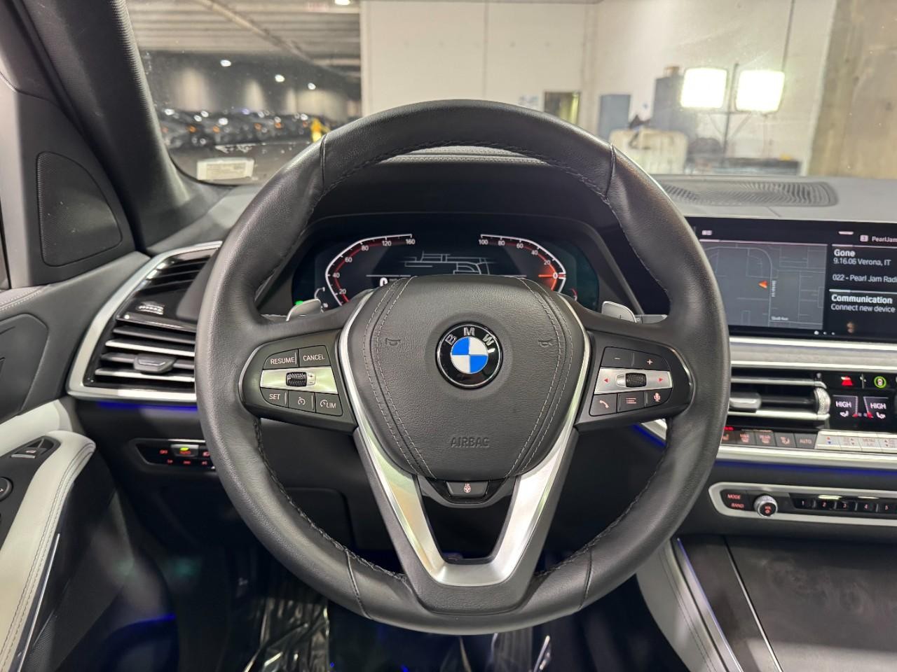 BMW X5 Vehicle Full-screen Gallery Image 14