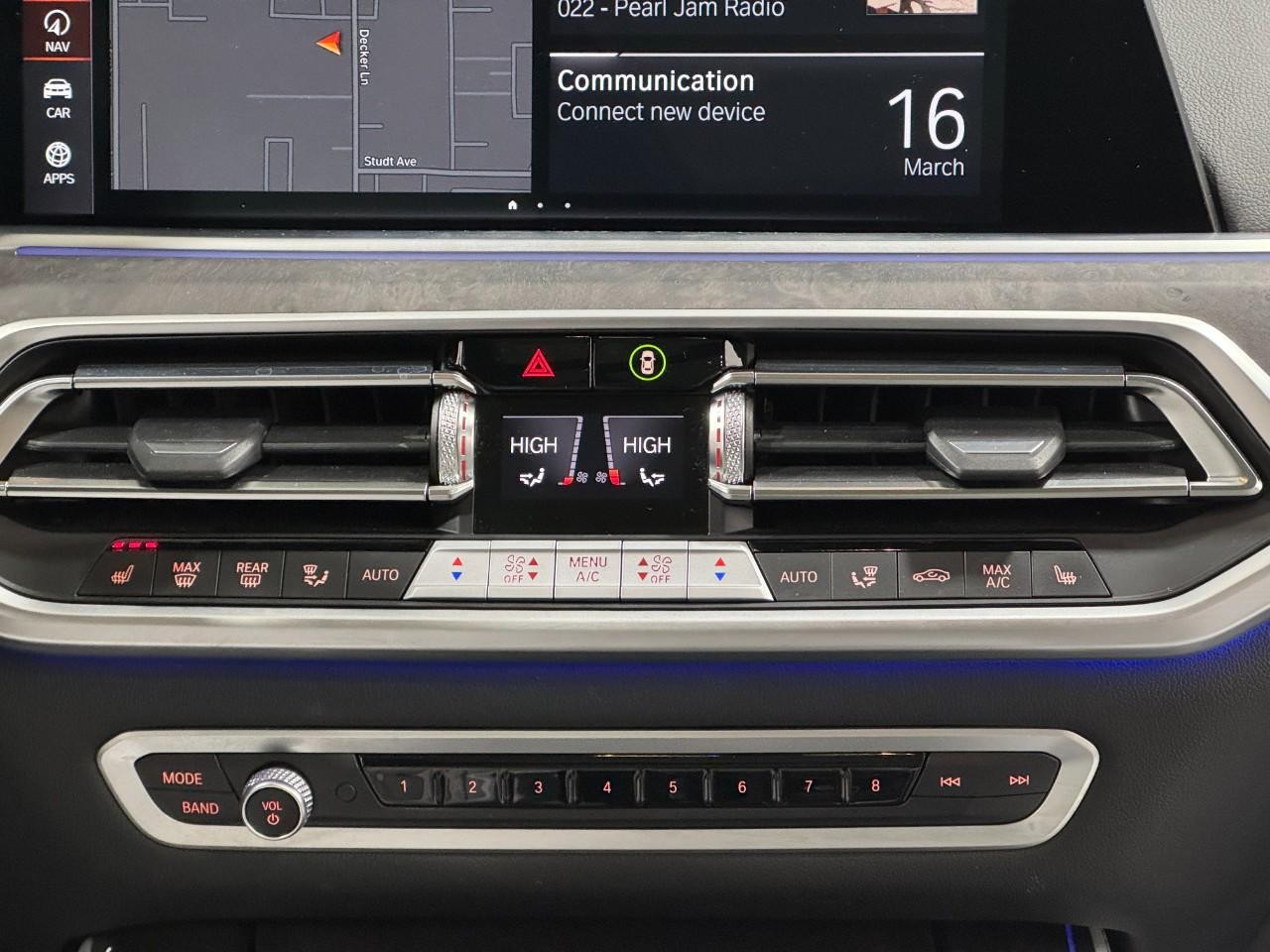 BMW X5 Vehicle Full-screen Gallery Image 16