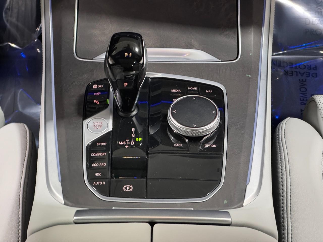 BMW X5 Vehicle Full-screen Gallery Image 17