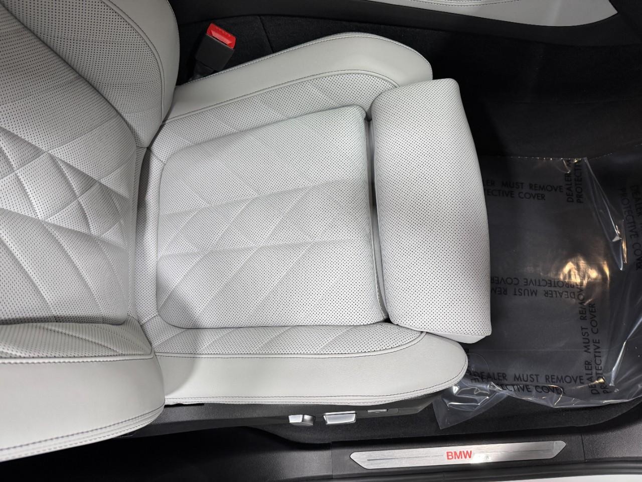 BMW X5 Vehicle Full-screen Gallery Image 20