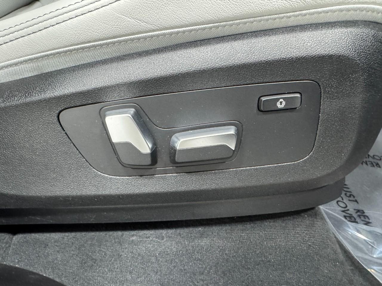 BMW X5 Vehicle Full-screen Gallery Image 21