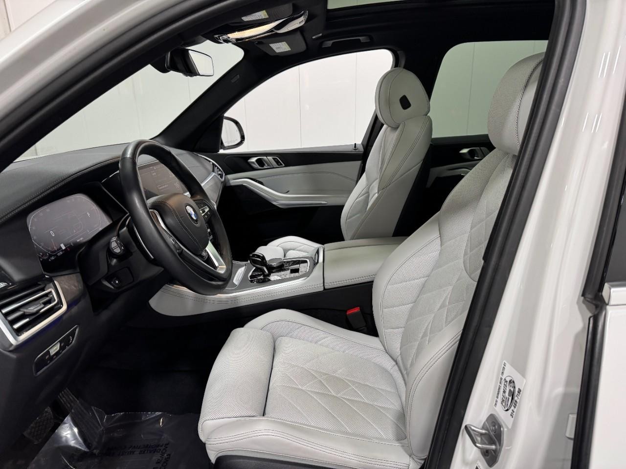 BMW X5 Vehicle Full-screen Gallery Image 27