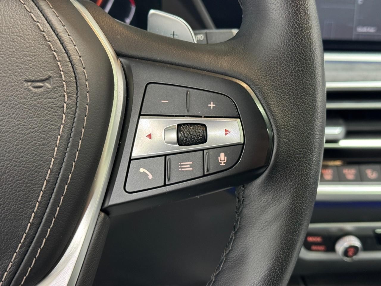 BMW X5 Vehicle Full-screen Gallery Image 32