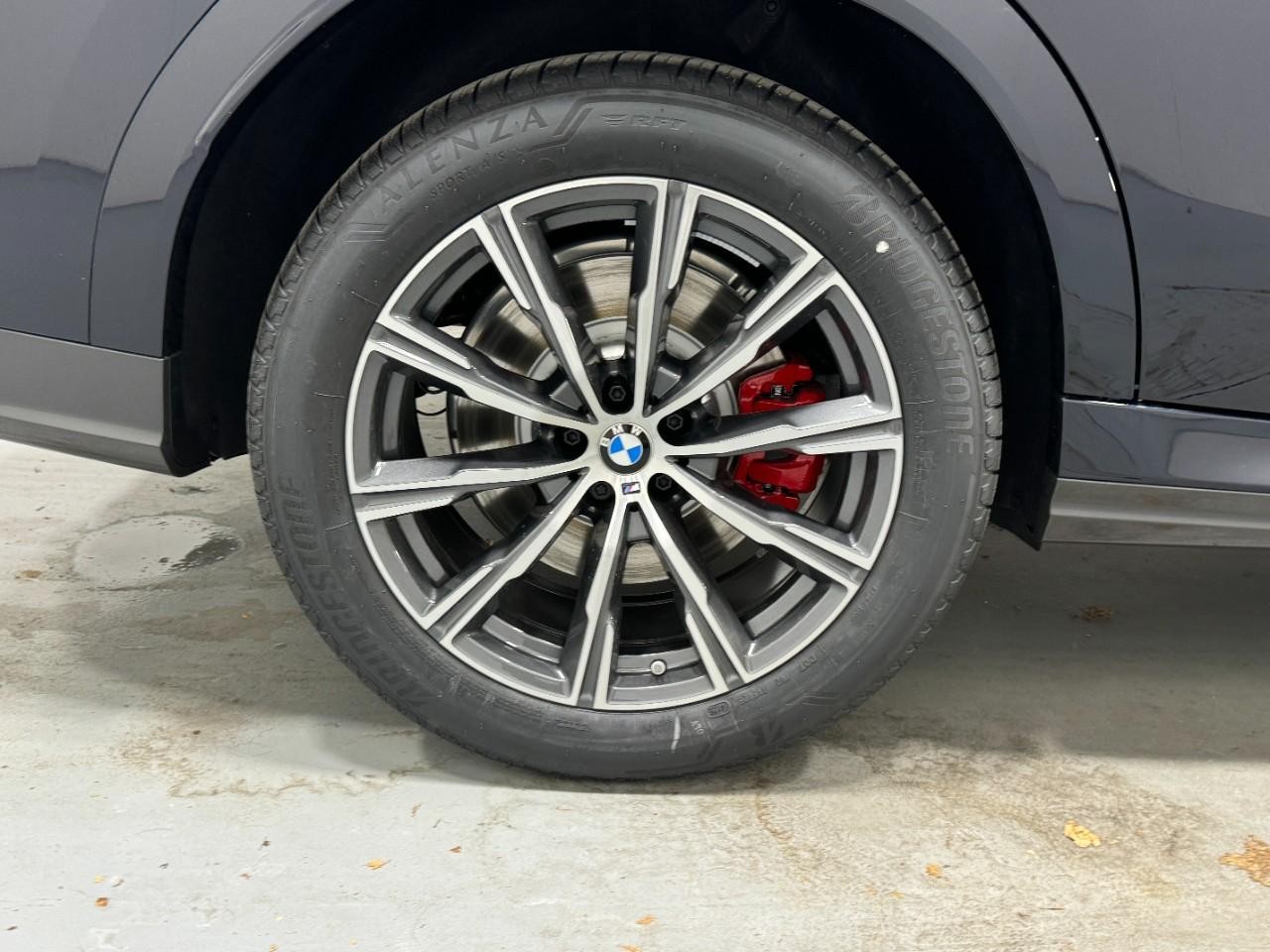 BMW X6 Vehicle Full-screen Gallery Image 5