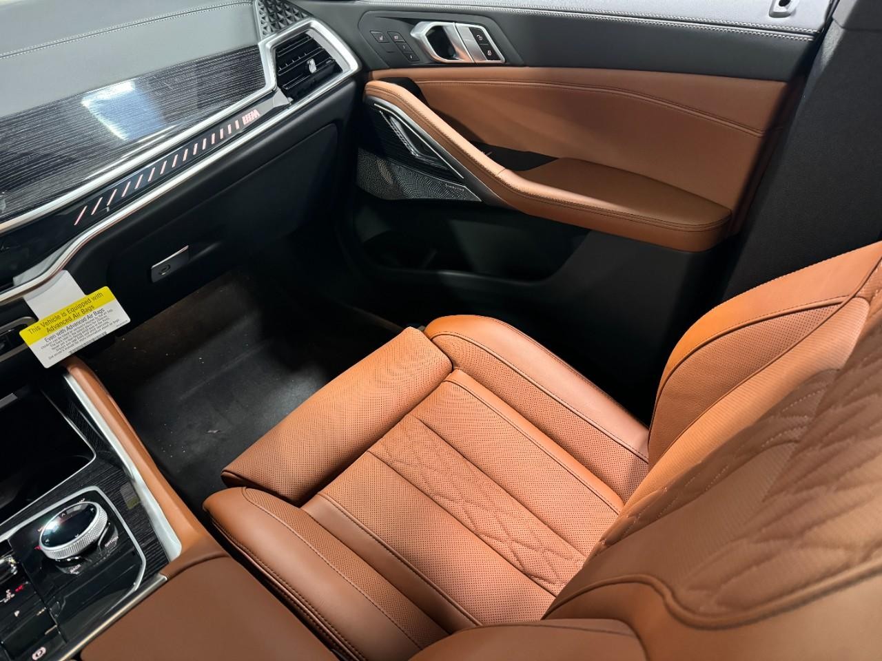 BMW X6 Vehicle Full-screen Gallery Image 17