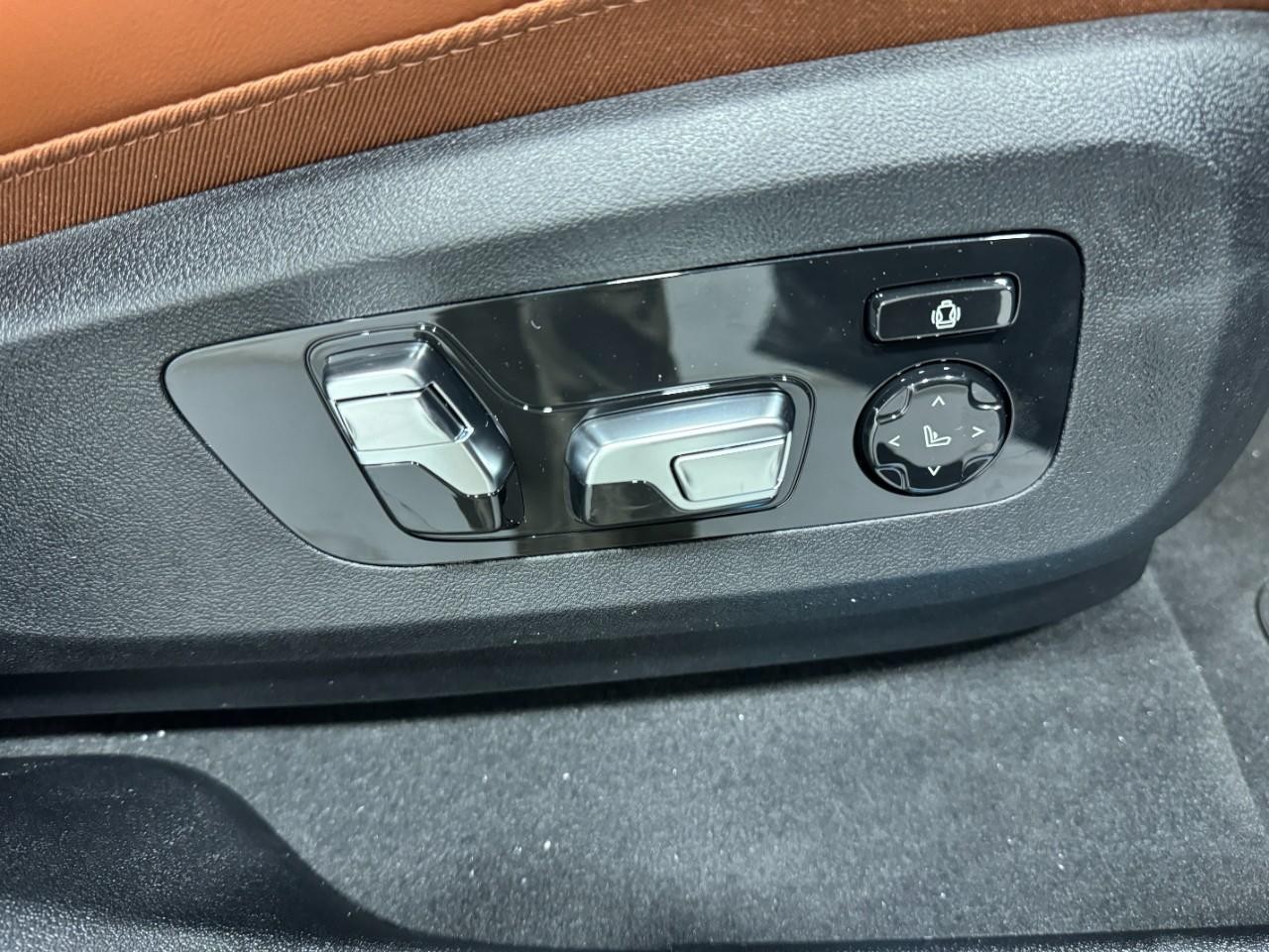 BMW X6 Vehicle Full-screen Gallery Image 20