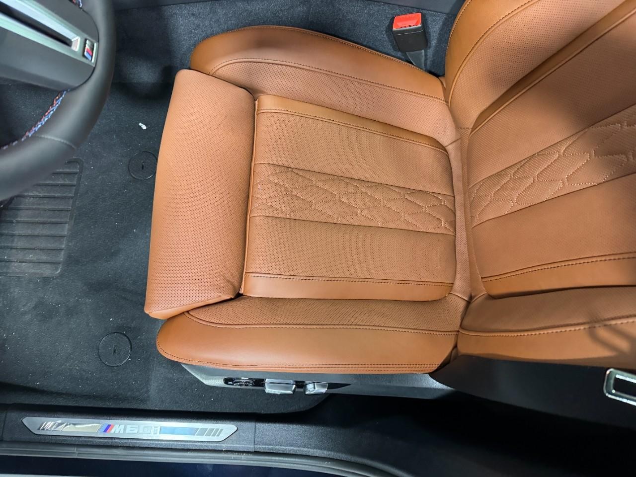 BMW X6 Vehicle Full-screen Gallery Image 29