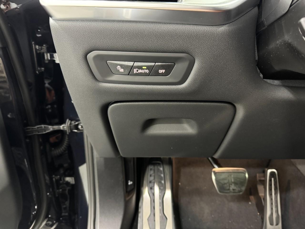 BMW X6 Vehicle Full-screen Gallery Image 31