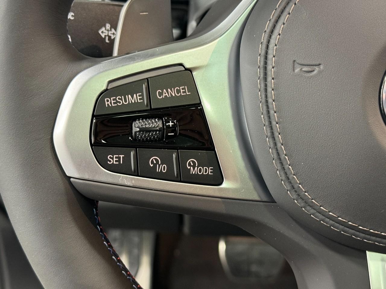 BMW X6 Vehicle Full-screen Gallery Image 32