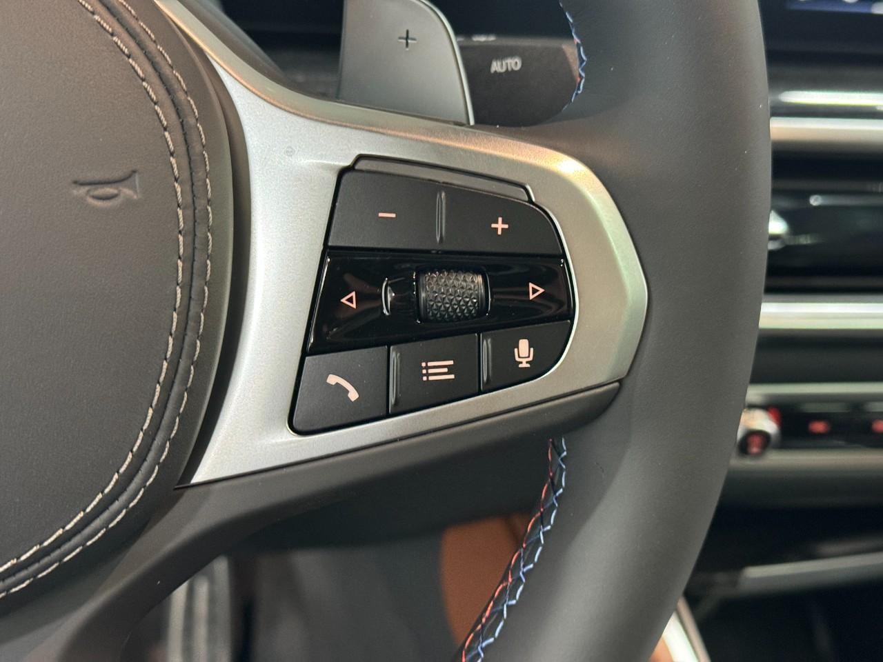 BMW X6 Vehicle Full-screen Gallery Image 33