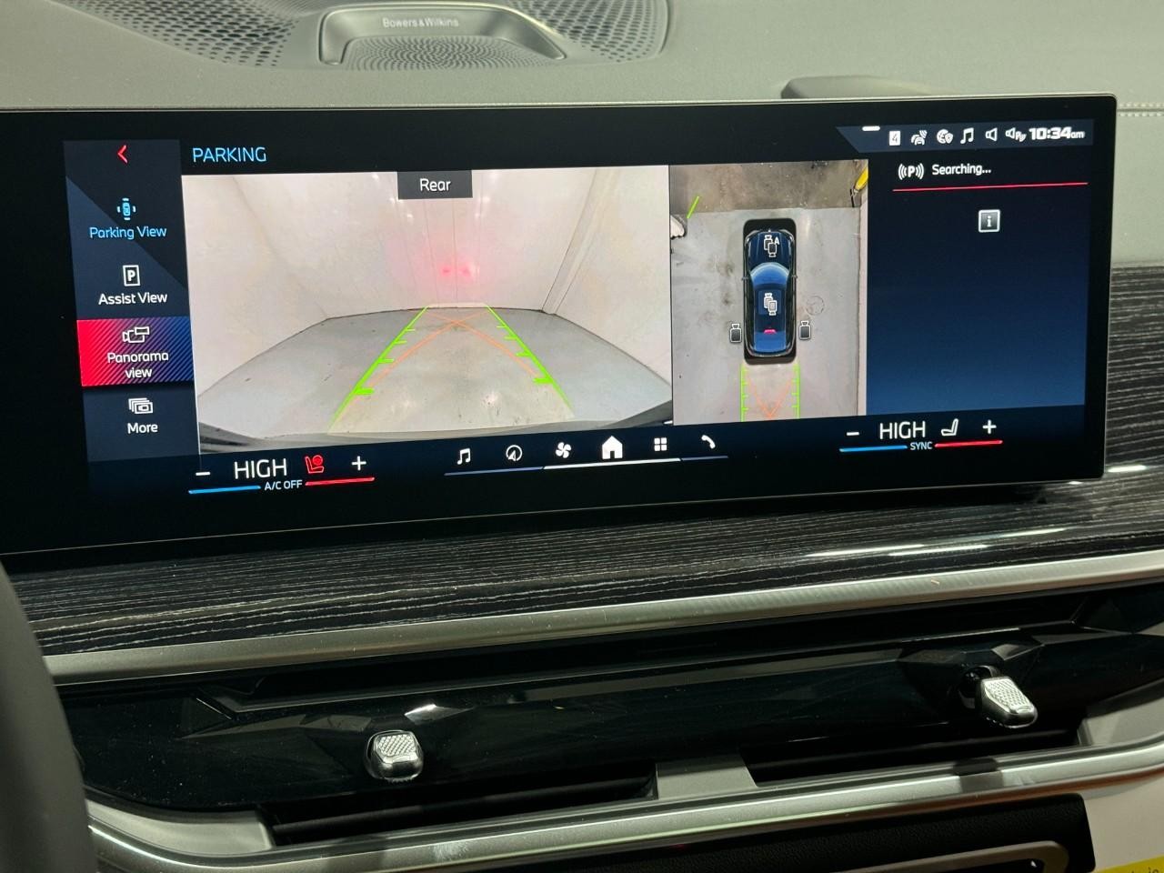 BMW X6 Vehicle Full-screen Gallery Image 35