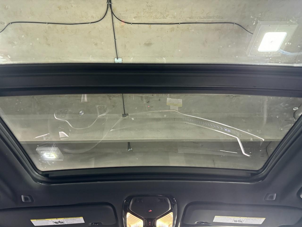 BMW X5 Vehicle Full-screen Gallery Image 12