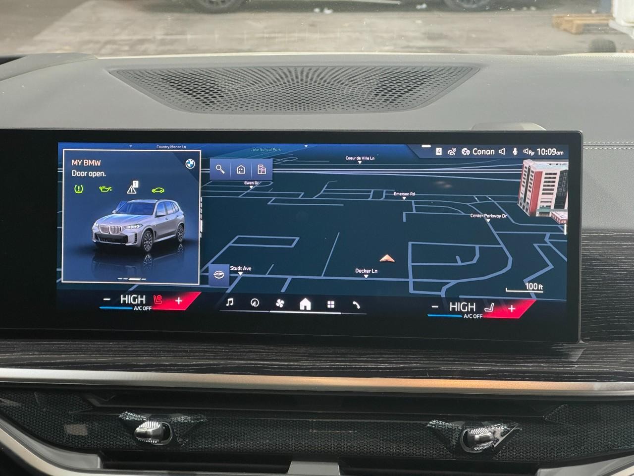 BMW X5 Vehicle Full-screen Gallery Image 15