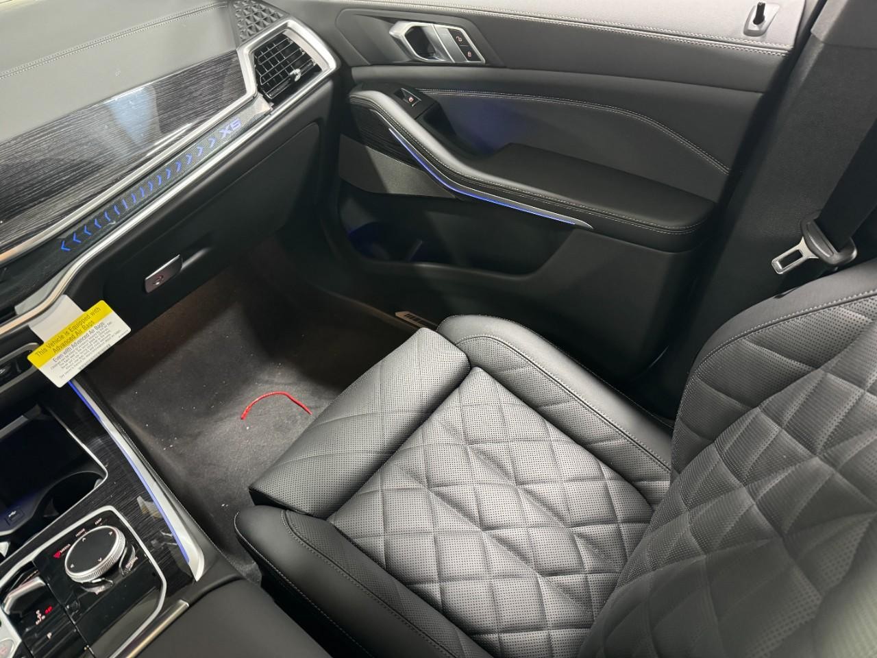 BMW X5 Vehicle Full-screen Gallery Image 17