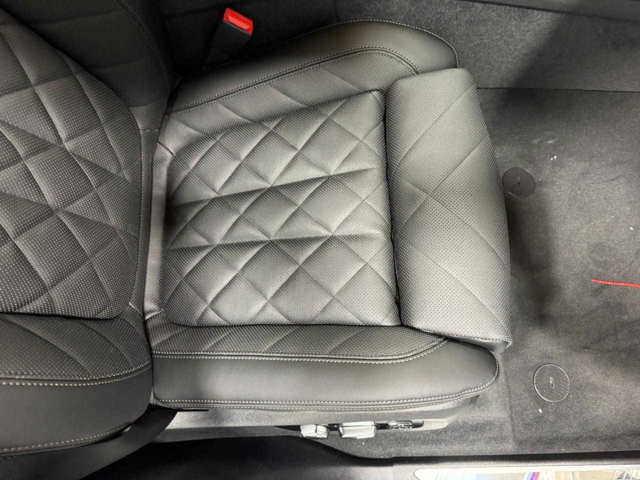 BMW X5 Vehicle Full-screen Gallery Image 19