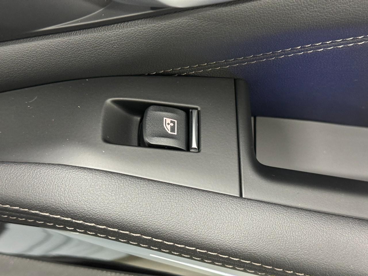 BMW X5 Vehicle Full-screen Gallery Image 20