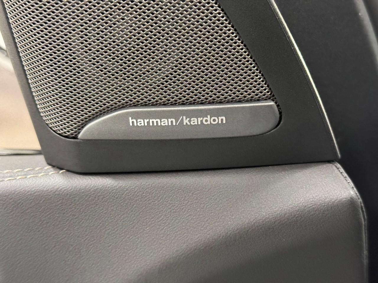 BMW X5 Vehicle Full-screen Gallery Image 23