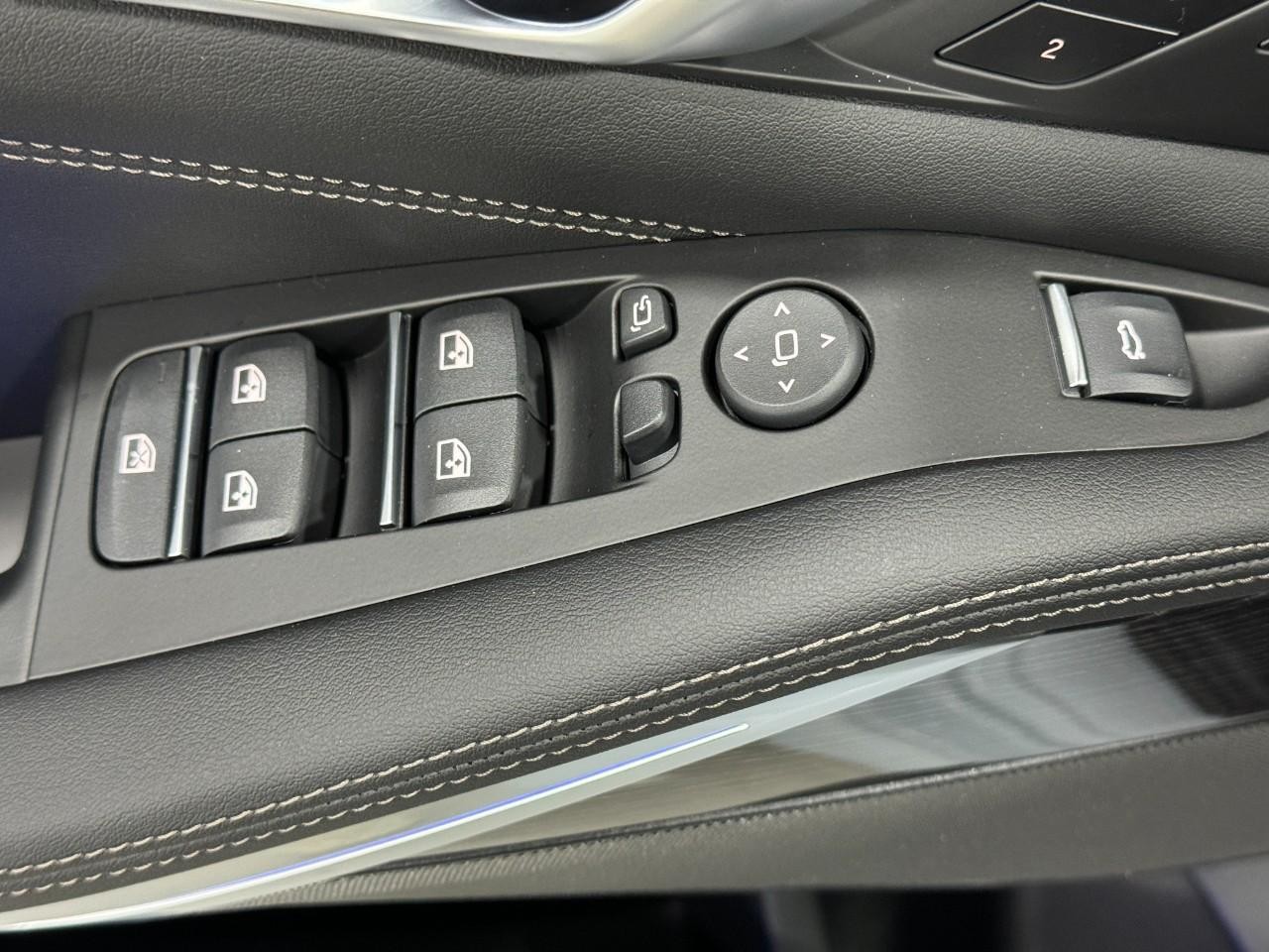 BMW X5 Vehicle Full-screen Gallery Image 26