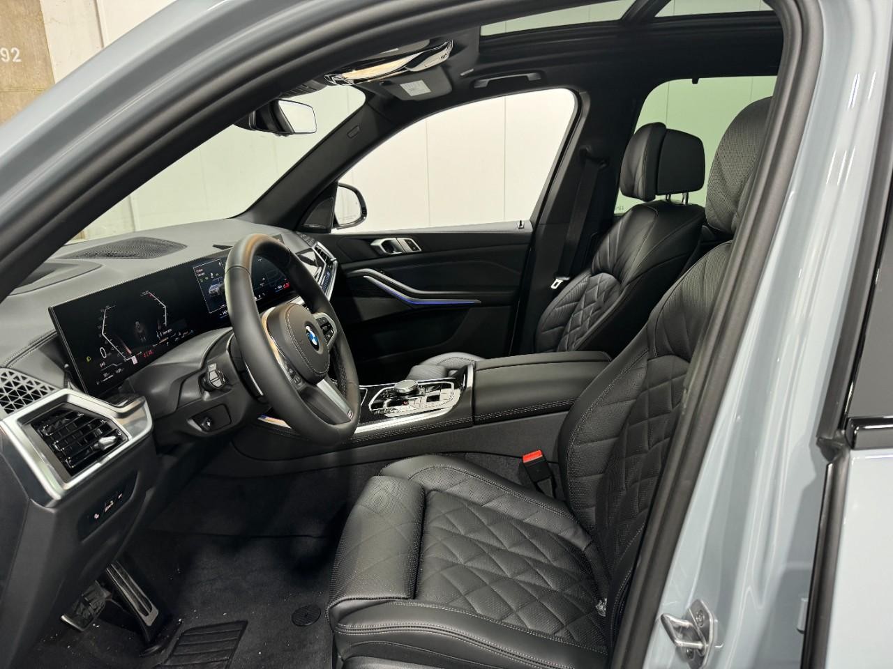 BMW X5 Vehicle Full-screen Gallery Image 27