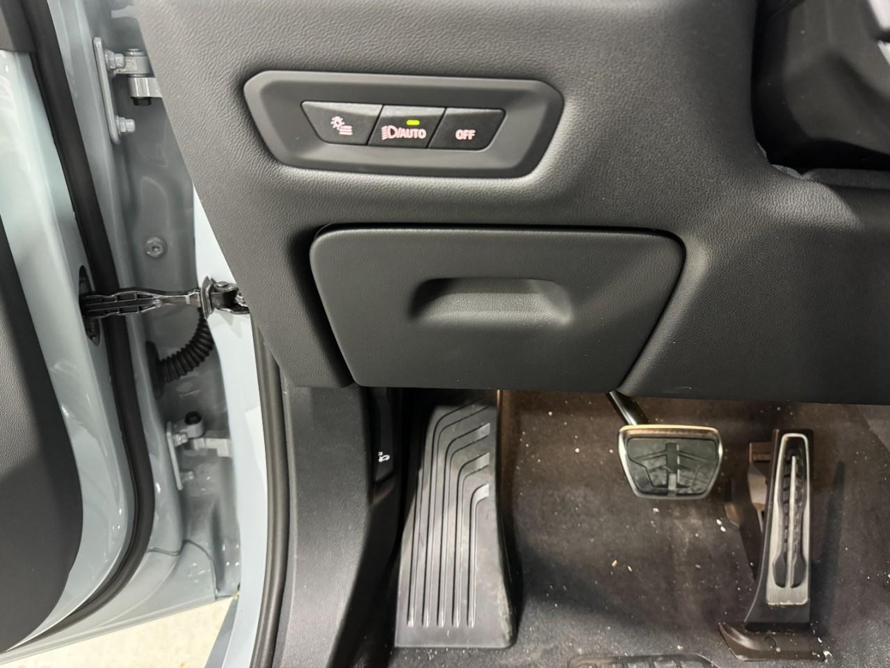 BMW X5 Vehicle Full-screen Gallery Image 30