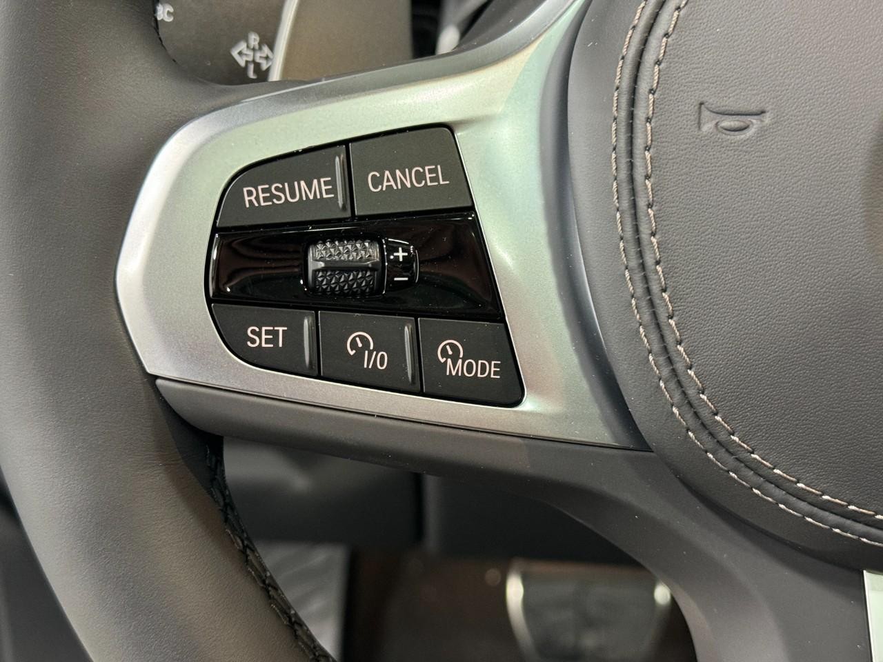 BMW X5 Vehicle Full-screen Gallery Image 31