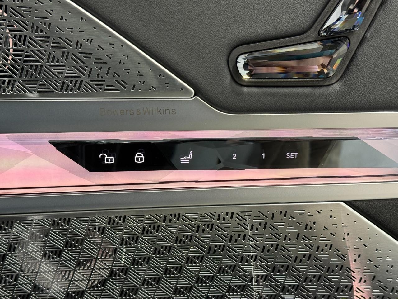 BMW 7 Series Vehicle Full-screen Gallery Image 20