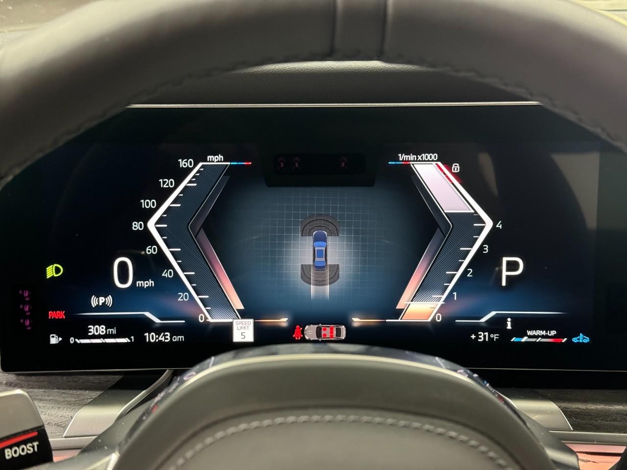 BMW 7 Series Vehicle Full-screen Gallery Image 31