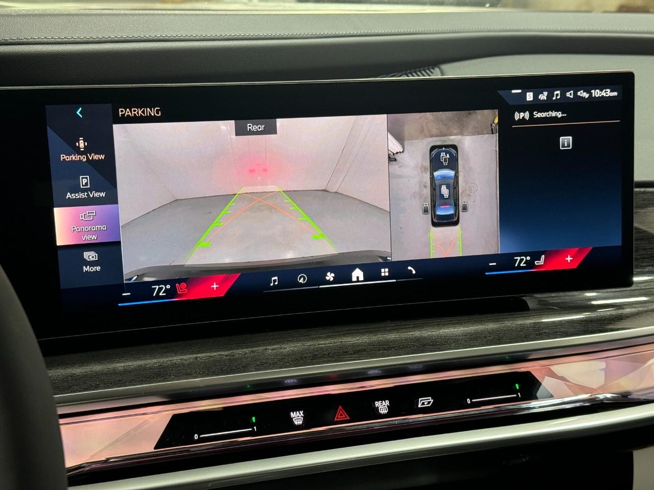 BMW 7 Series Vehicle Full-screen Gallery Image 32