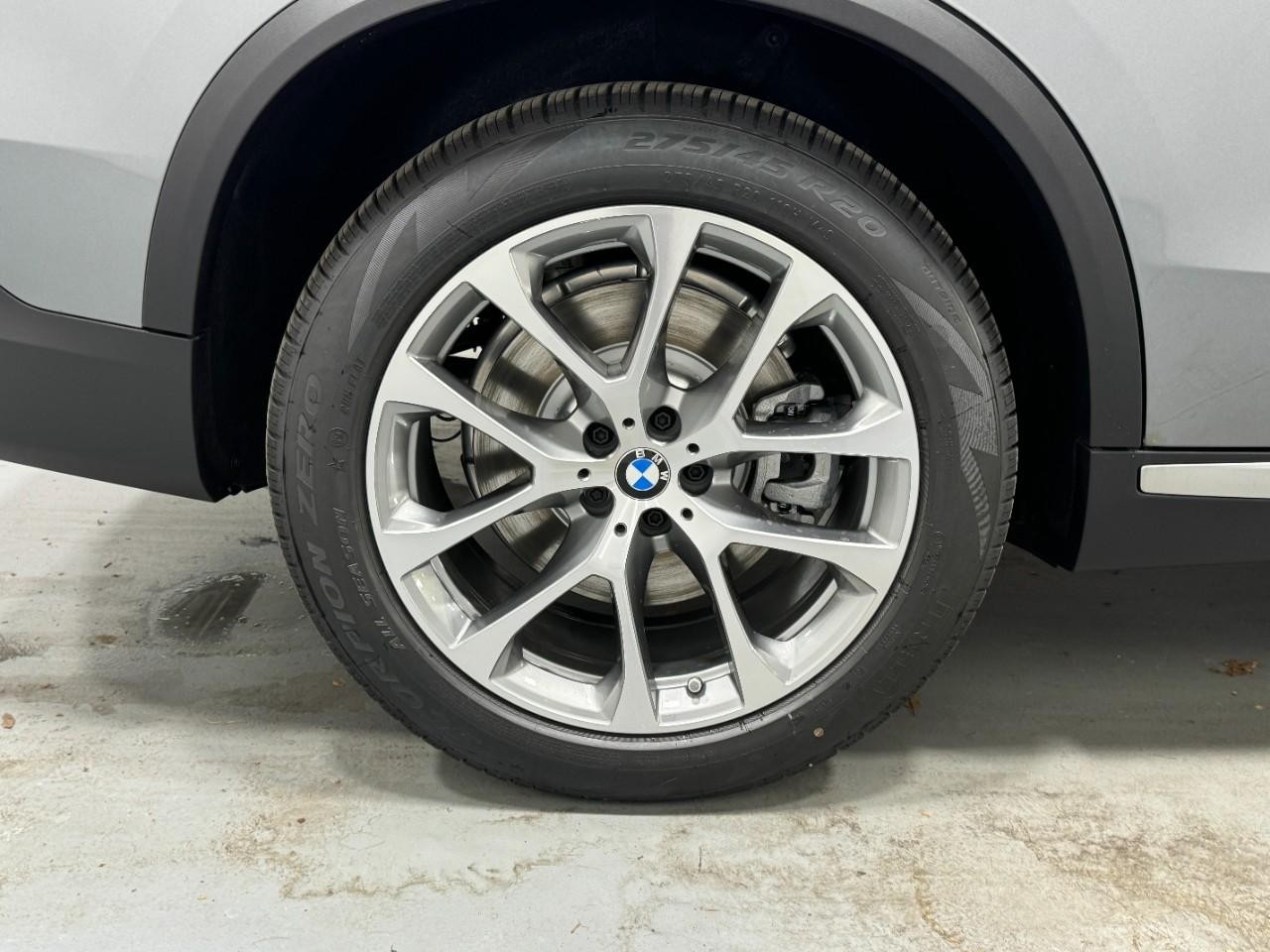 BMW X5 Vehicle Full-screen Gallery Image 5