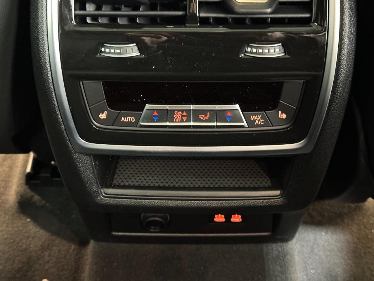 BMW X5 Vehicle Full-screen Gallery Image 11