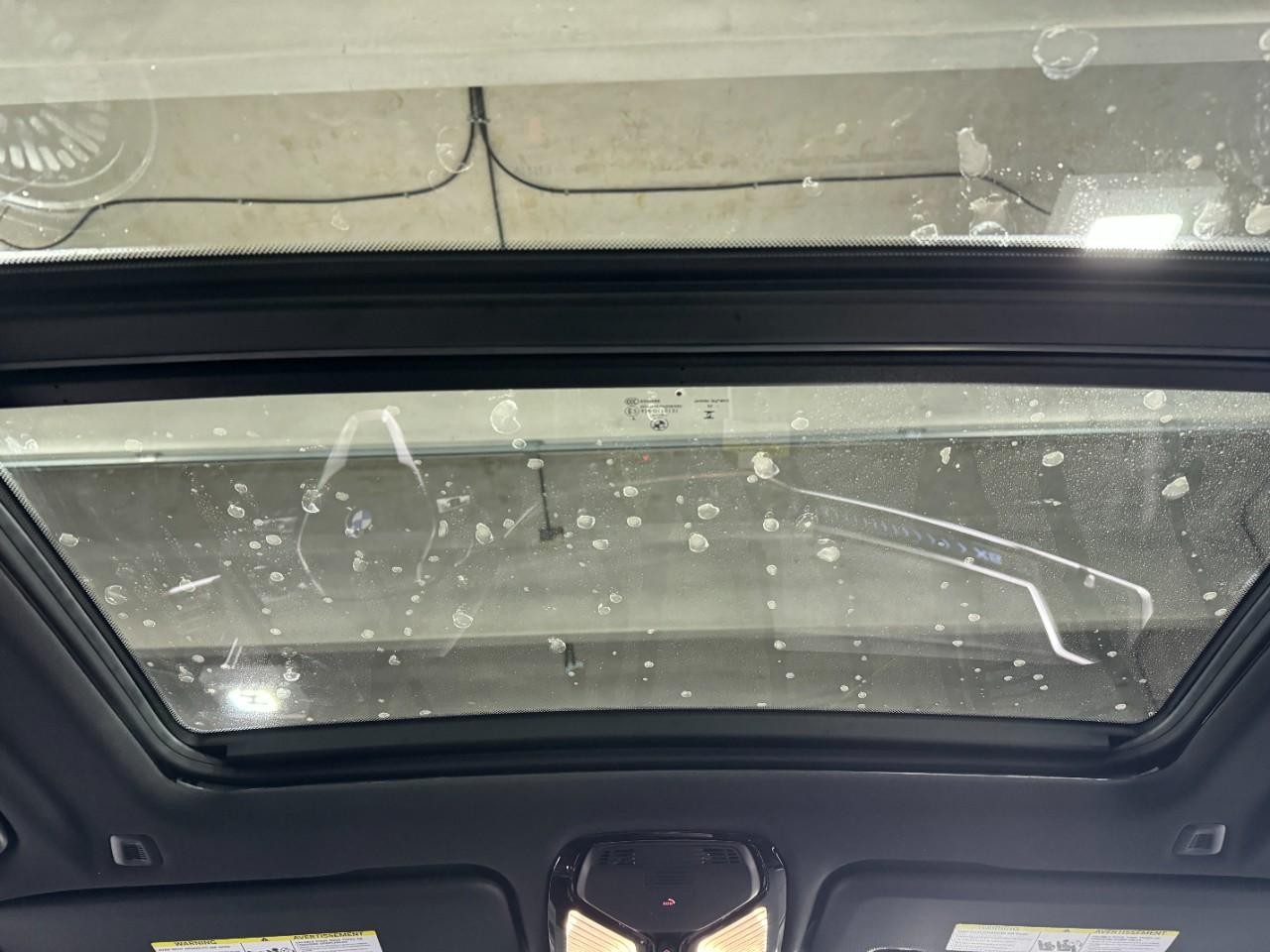 BMW X5 Vehicle Full-screen Gallery Image 12