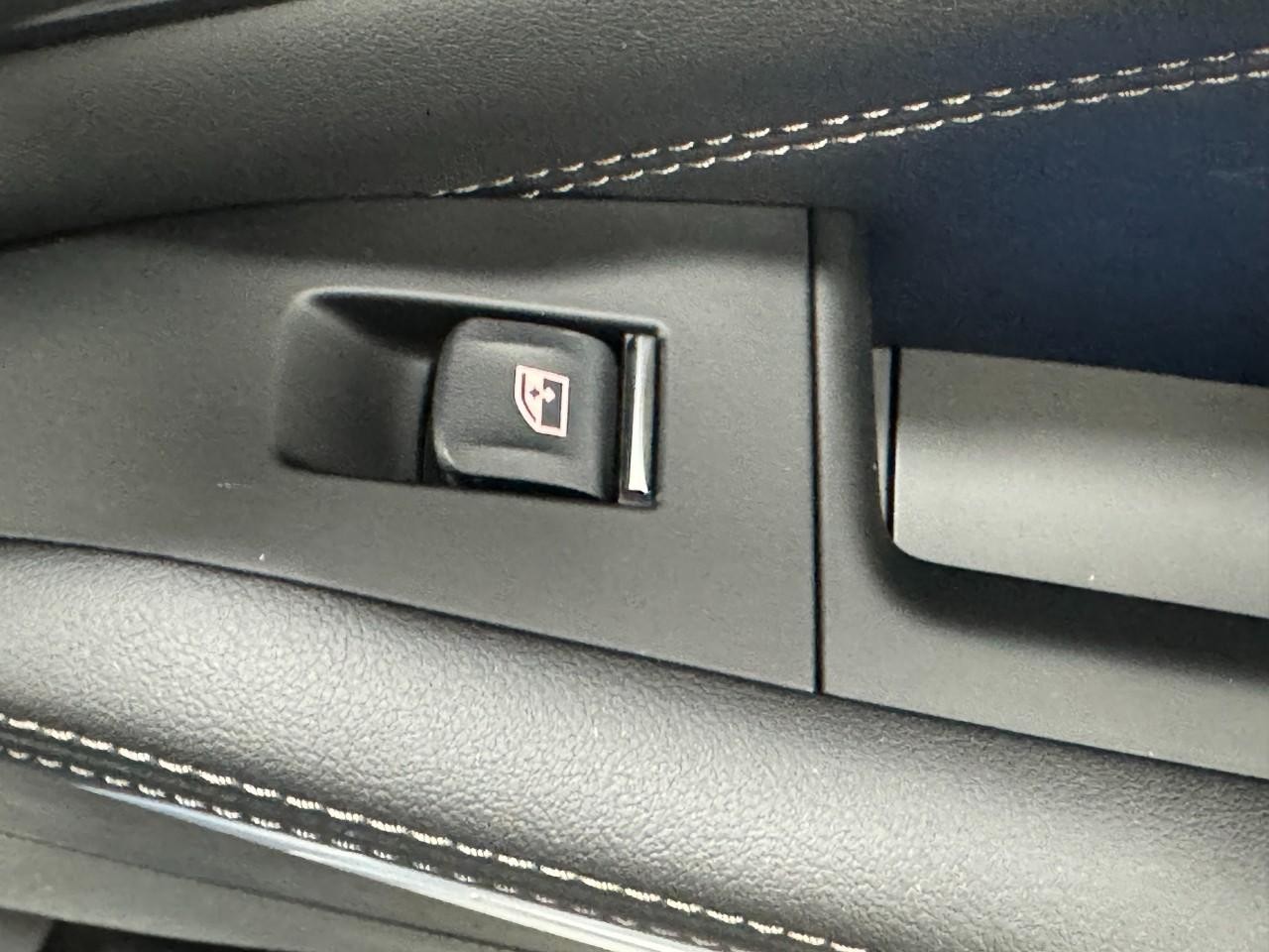 BMW X5 Vehicle Full-screen Gallery Image 22