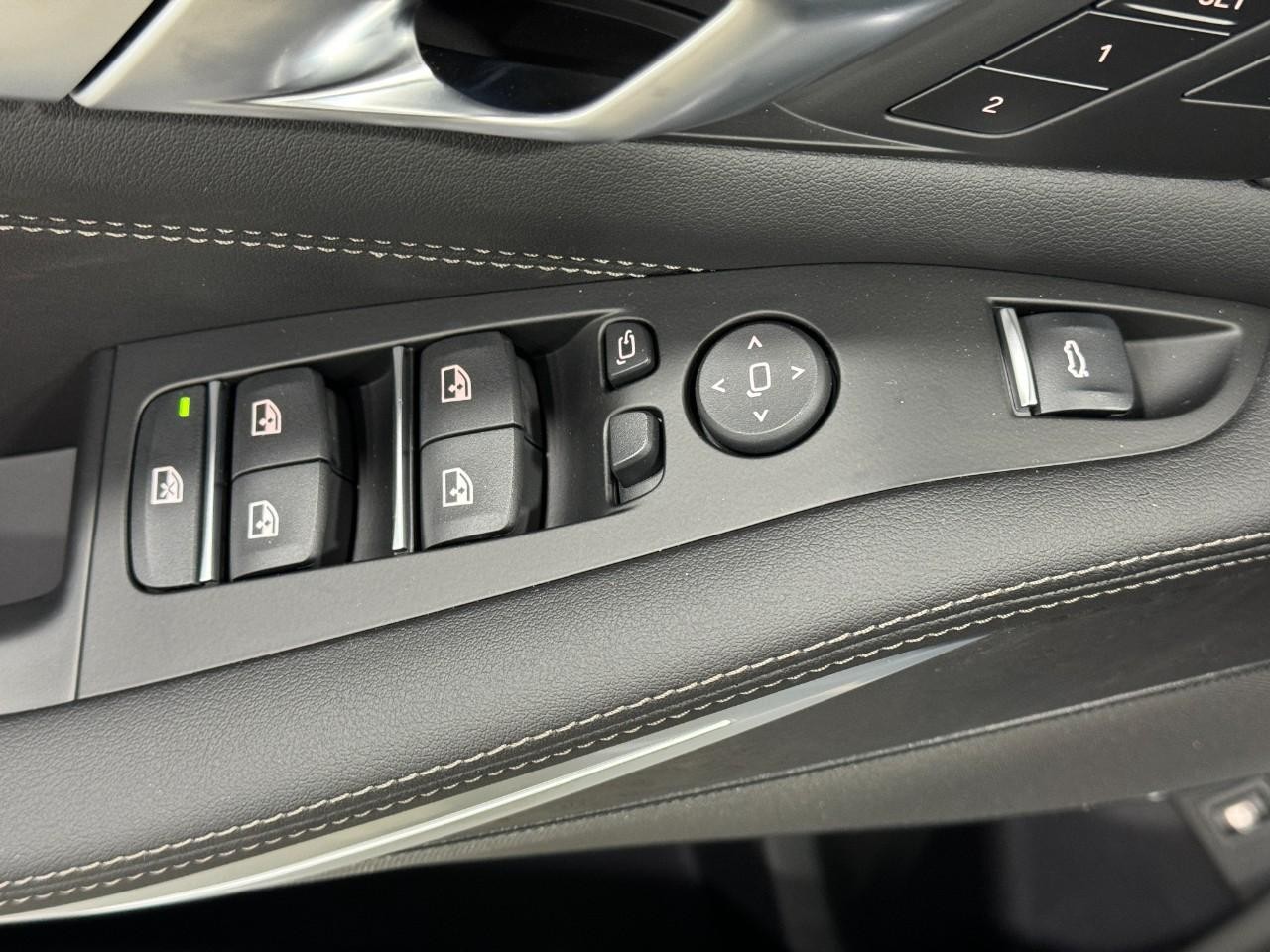 BMW X5 Vehicle Full-screen Gallery Image 26