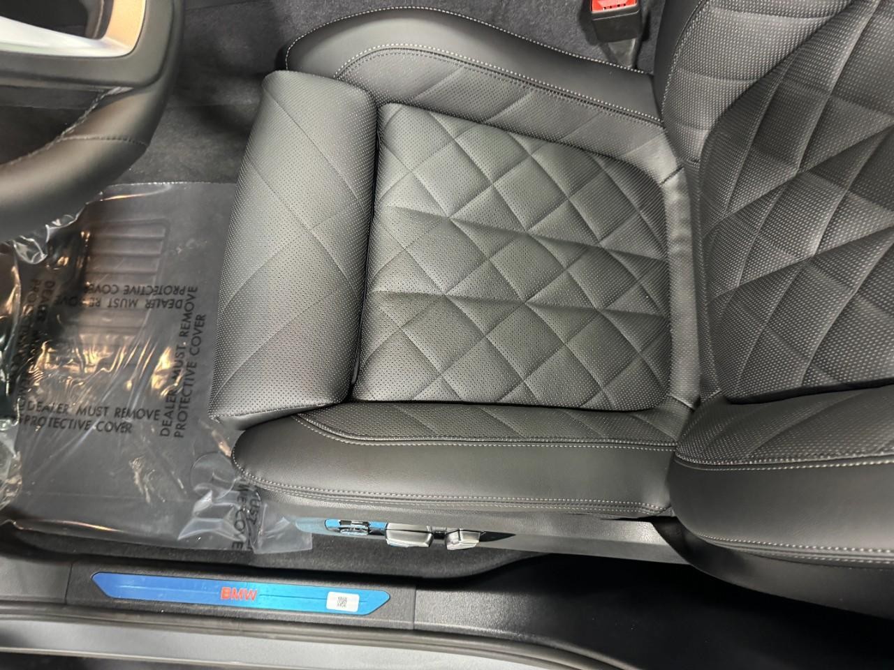 BMW X5 Vehicle Full-screen Gallery Image 29