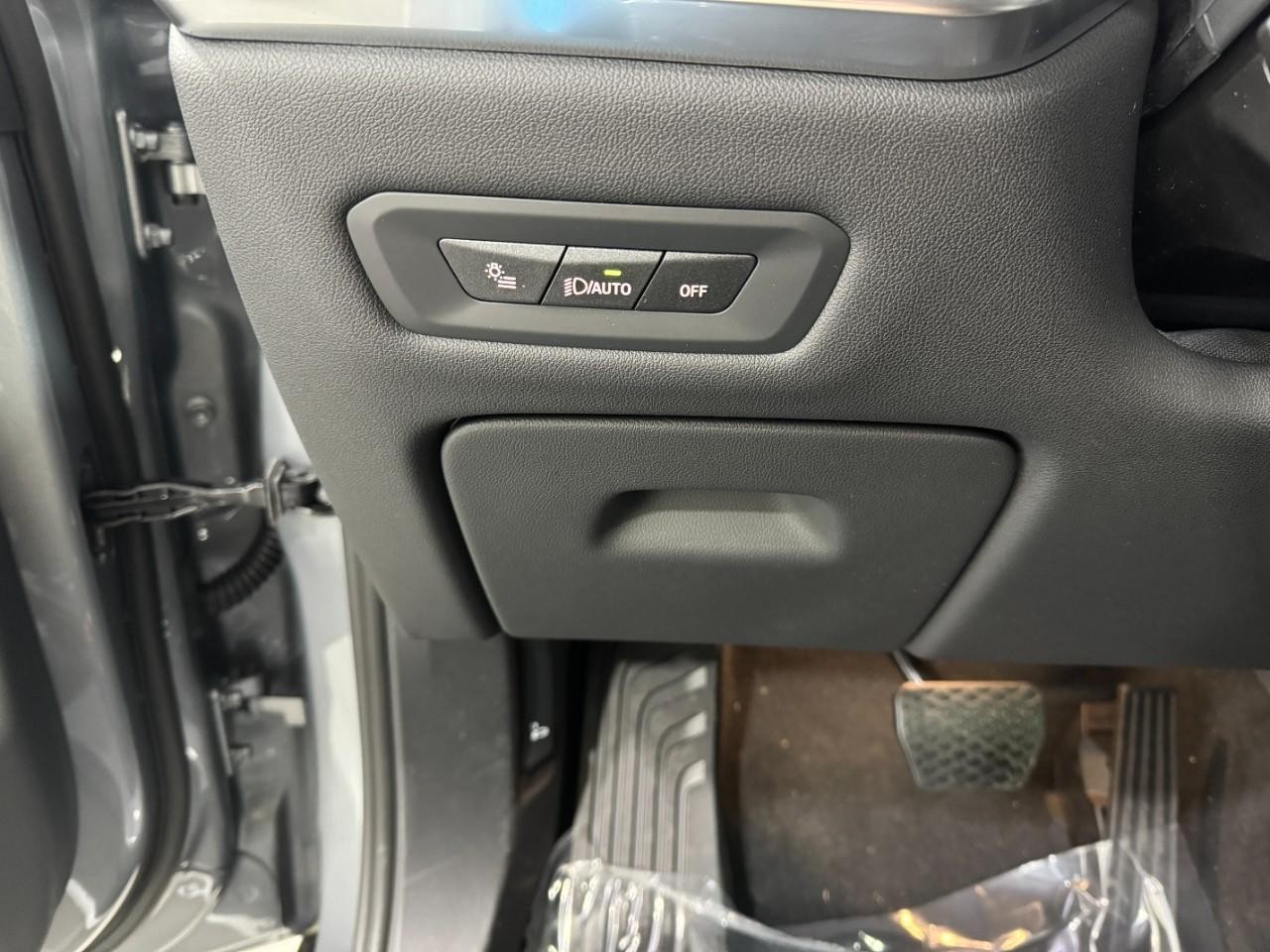 BMW X5 Vehicle Full-screen Gallery Image 31