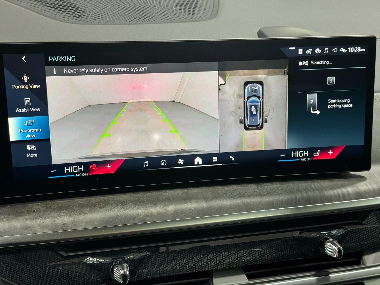 BMW X5 Vehicle Full-screen Gallery Image 35