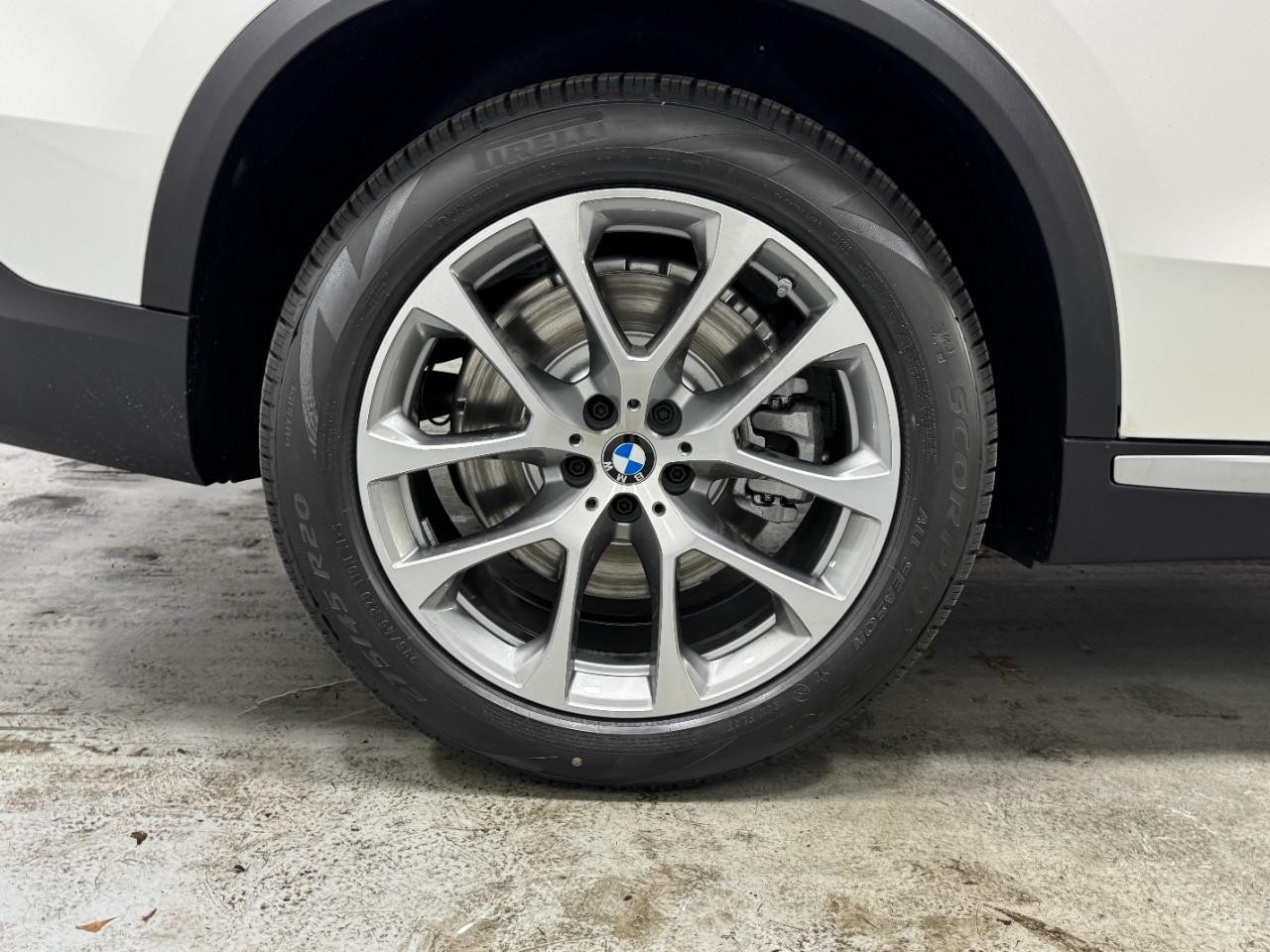 BMW X5 Vehicle Full-screen Gallery Image 5