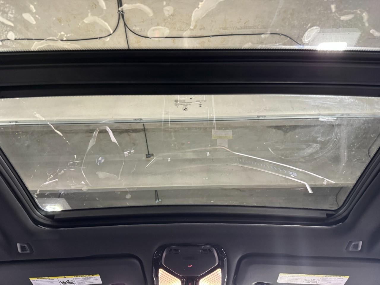 BMW X5 Vehicle Full-screen Gallery Image 11