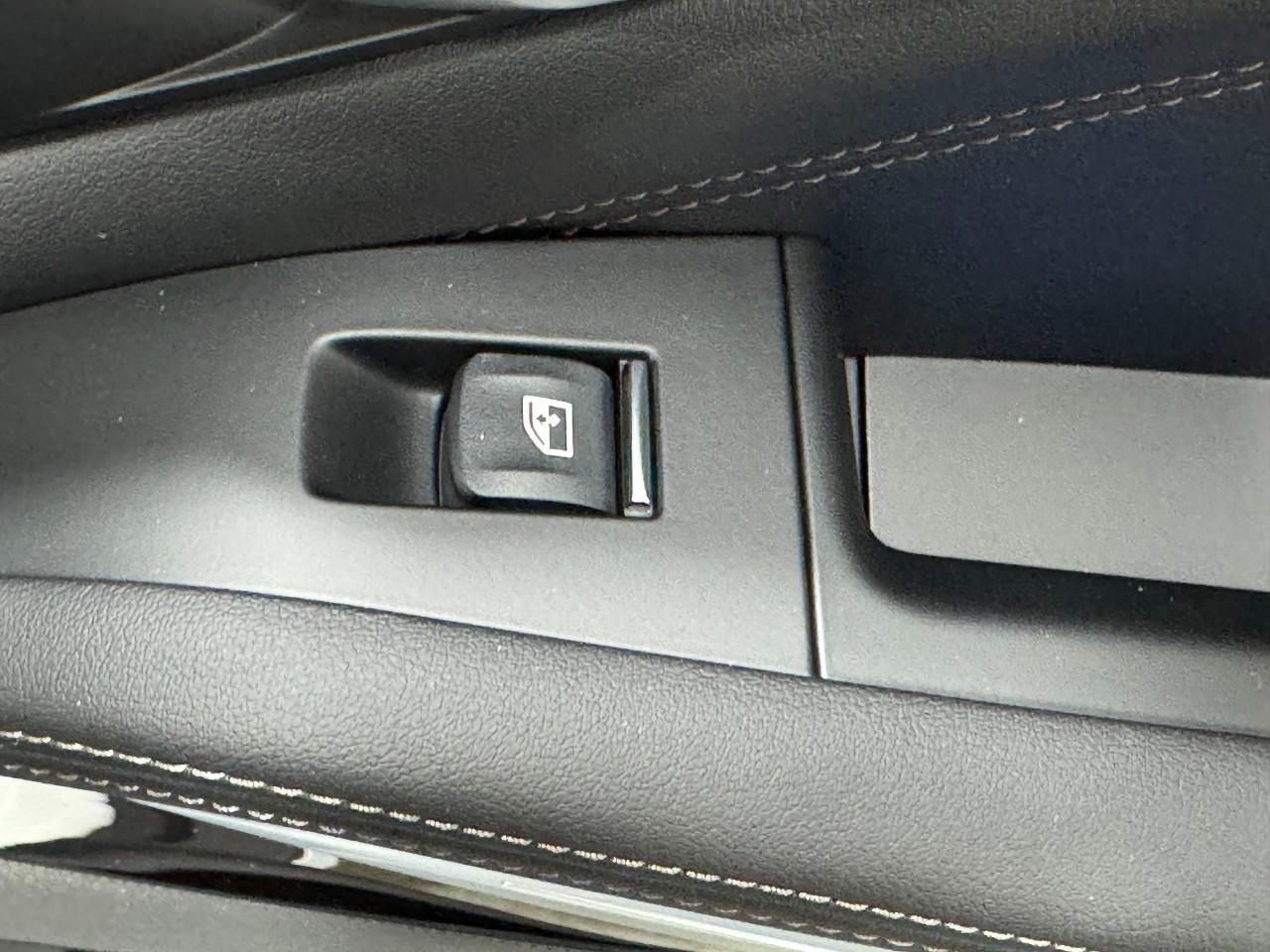 BMW X5 Vehicle Full-screen Gallery Image 21