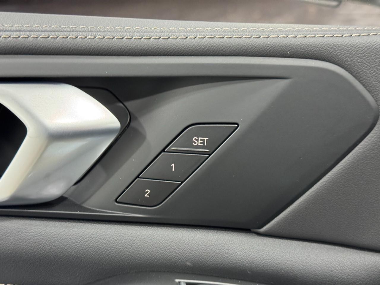 BMW X5 Vehicle Full-screen Gallery Image 23