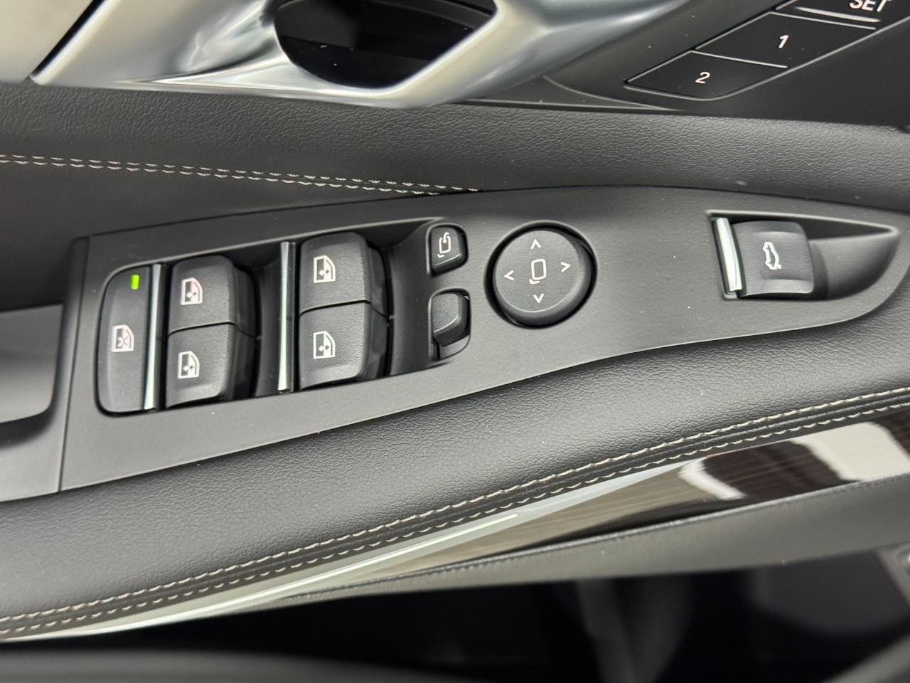 BMW X5 Vehicle Full-screen Gallery Image 25